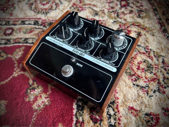 Crew Maniac Sound SVD-001 Guitar and bass overdrive pedal