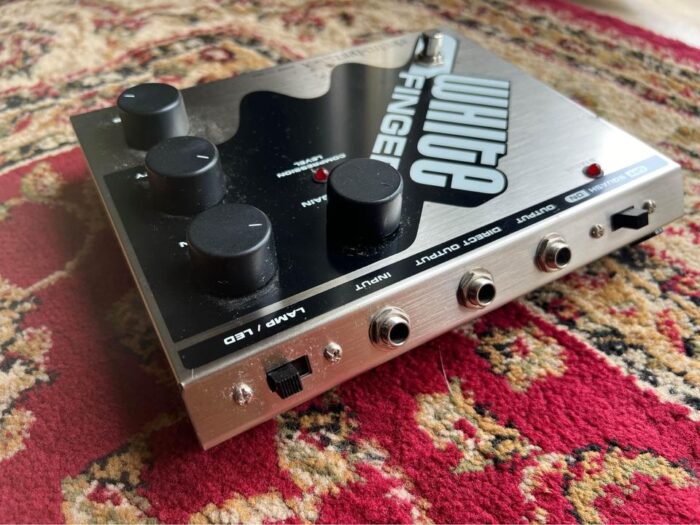 Electro Harmonix White Finger Compressor with Wooden Box