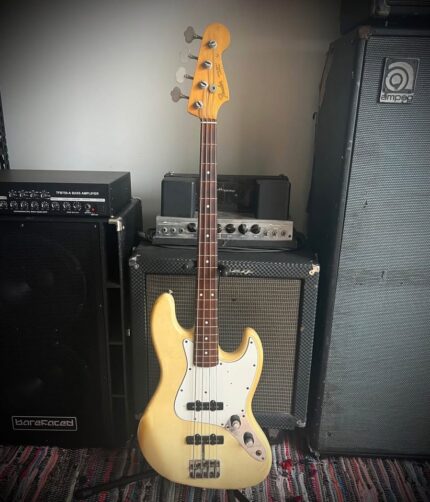 Price dropped - 1983 Fender Jazz Bass "Stack Knob" in Olympic white Finish