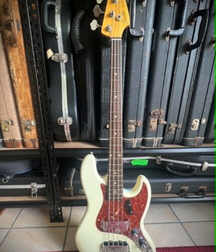 2015 FENDER CUSTOM SHOP JOURNEYMAN 60'S JAZZ BASS AS NEW WITH CASE